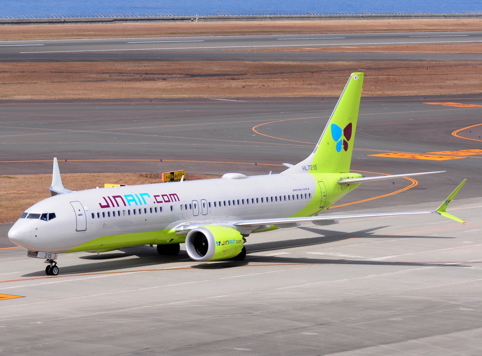HL7215 - 737-8 MAX - Jin Air - NGO - 18-03-2025b