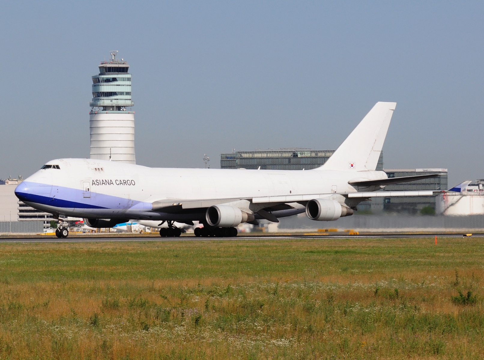 HL7645 - 747-409F - Asiana Airlines - VIE - 26-06-2025b