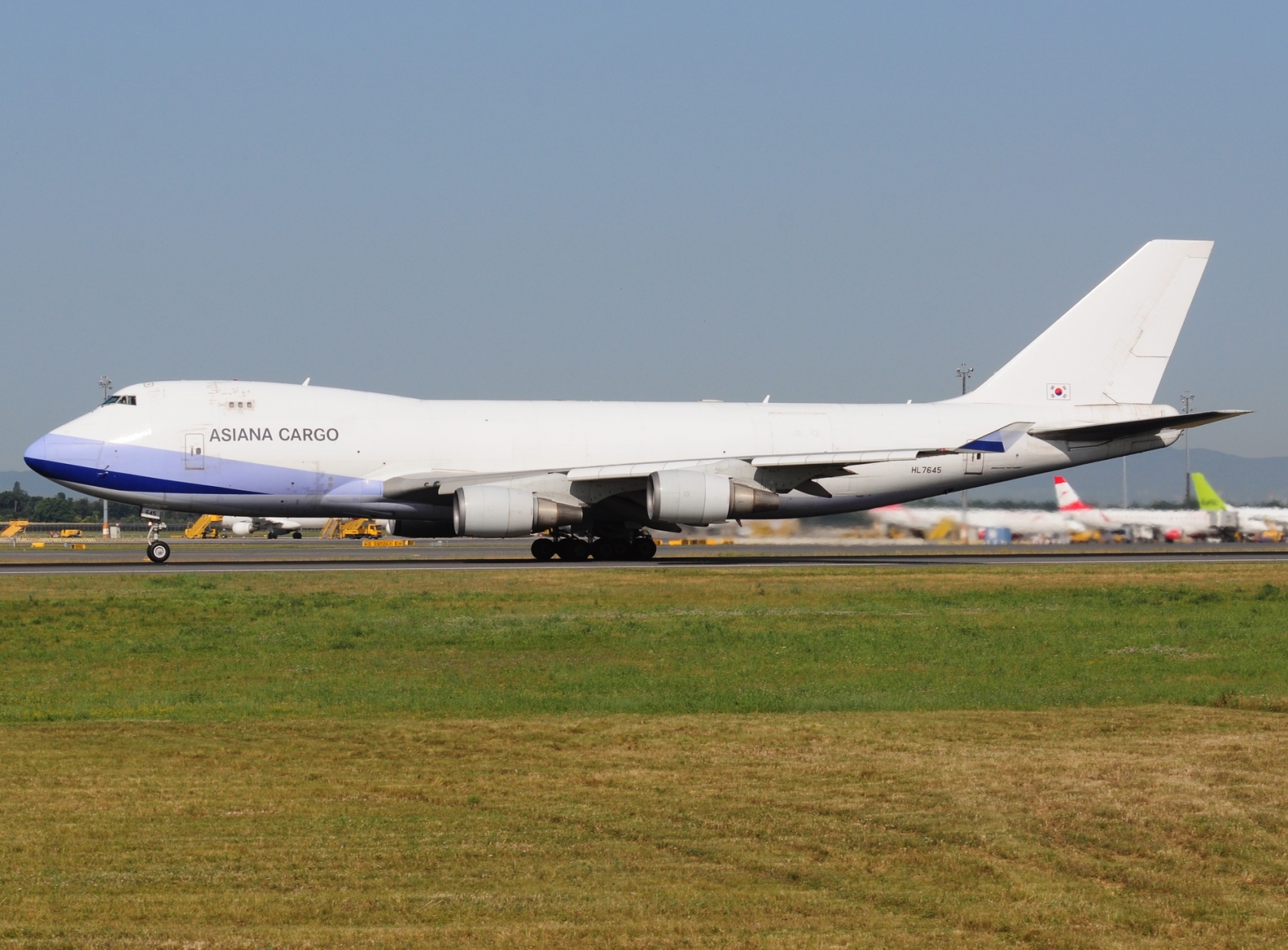 HL7645 - 747-409F - Asiana Airlines - VIE - 26-06-2025c