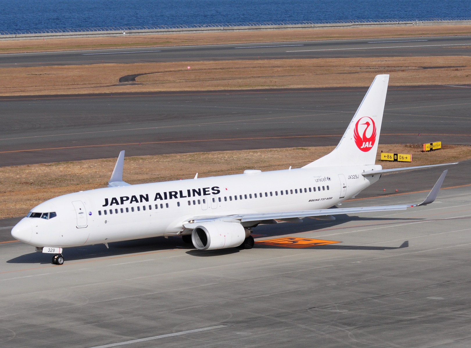 JA329J - 737-846(WL) - Japan Airlines - NGO - 18-03-2025