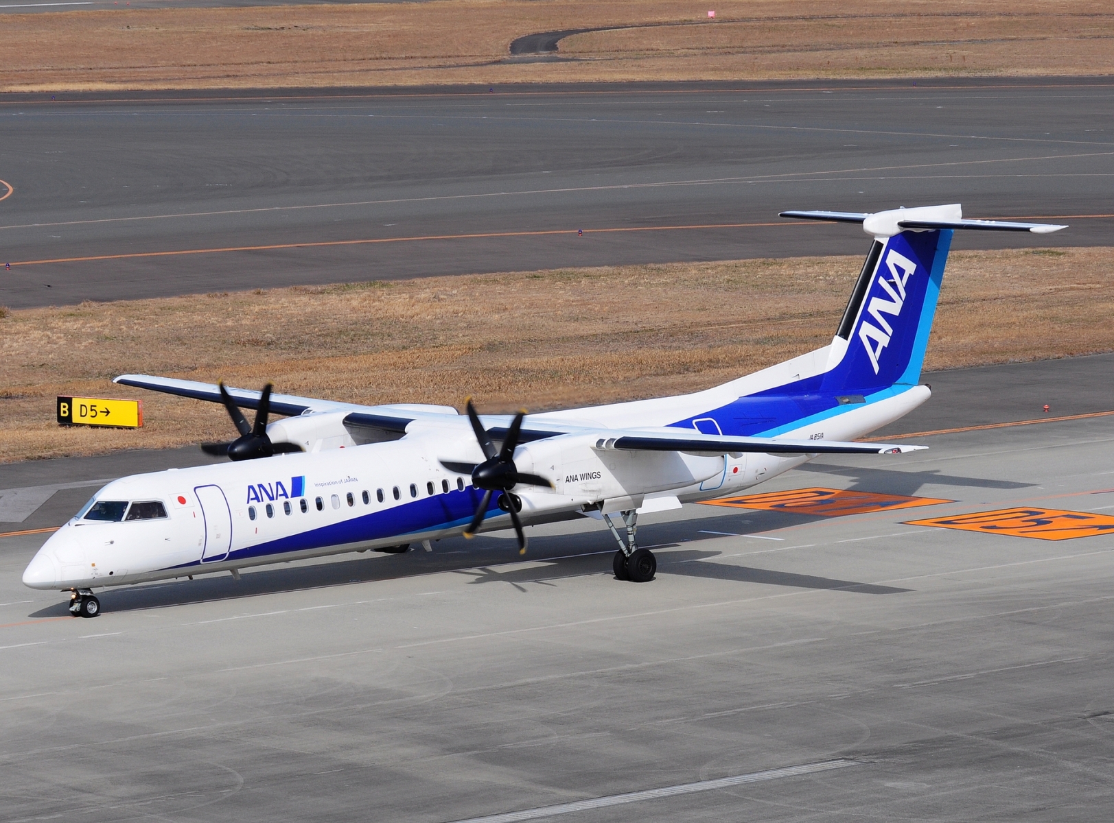 JA851A - DHC-8-402 - ANA Wings - NGO - 18-03-2025b