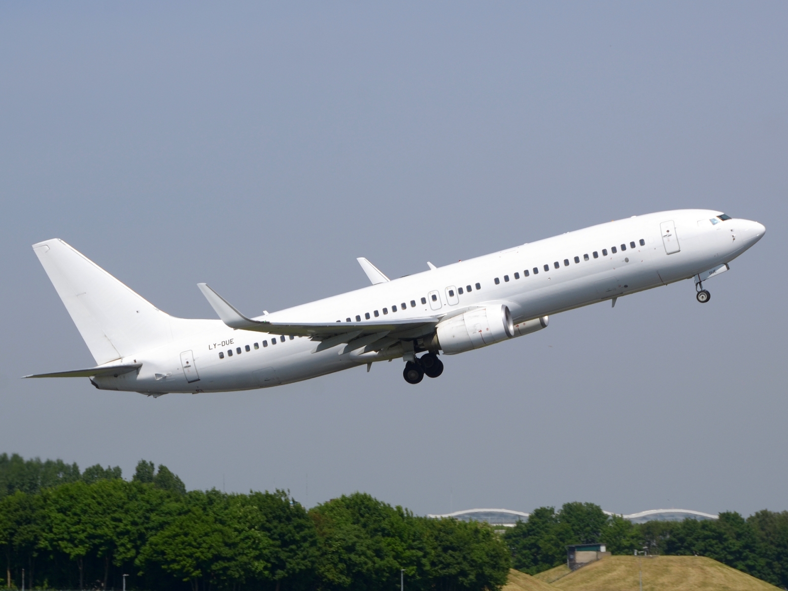 LY-DUE - B737-8FE - GetJet Airlines - BRU - 14-05-2025