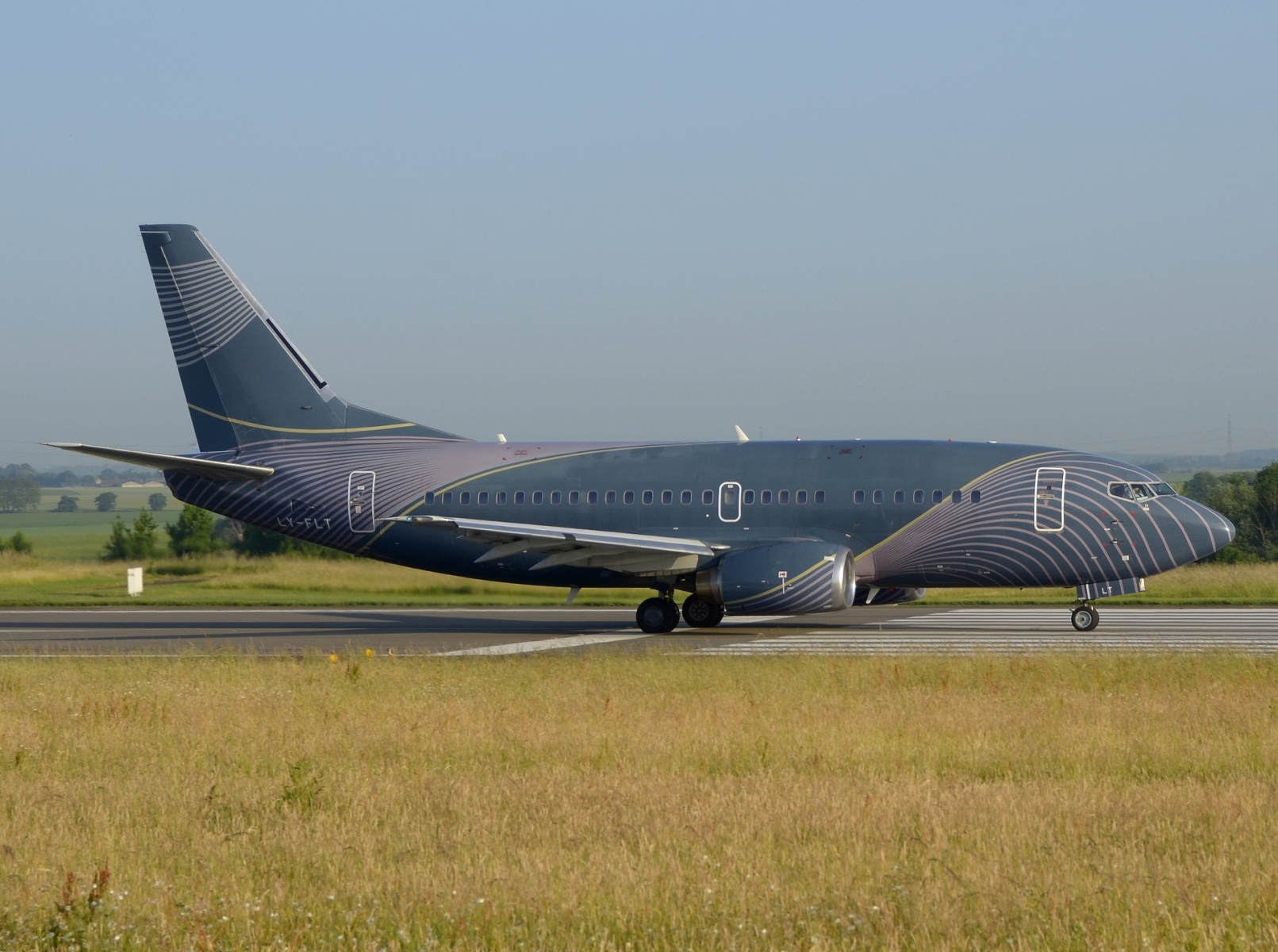 LY-FLT - 737-522 - KlasJet - LGG - 12-06-2025b