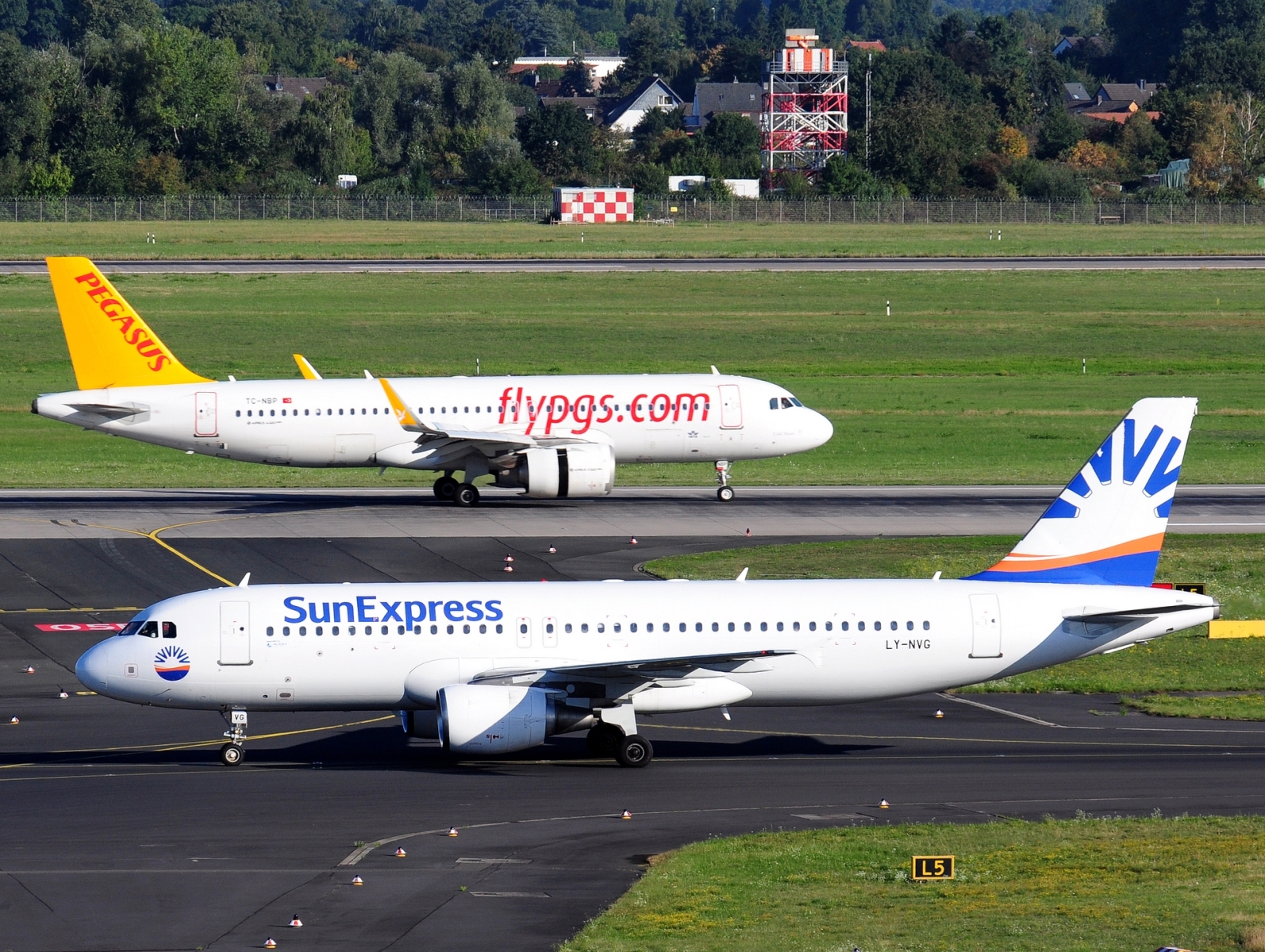 LY-NVG - A320-214 - SunExpress - DUS - 19-08-2025