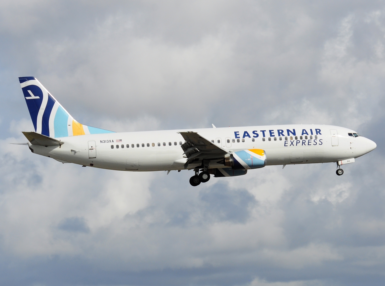 N313XA - 737-484 - Eastern Air Express - MIA - 26-11-2025