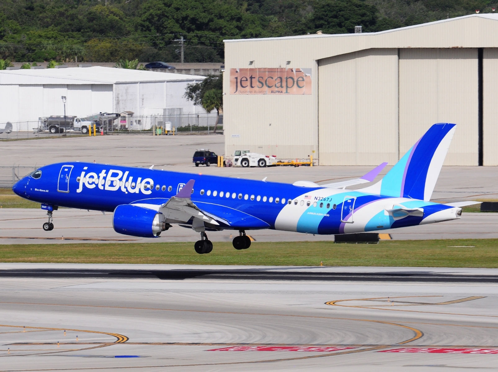 N3267J - A220-300 - JetBlue Airways - FLL - 27-11-2025