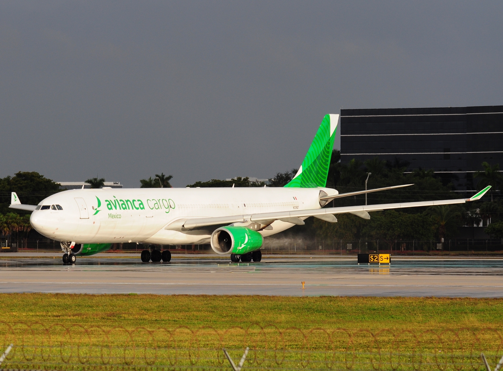 N338QT - A330-343 - Avianca Cargo - MIA - 30-11-2025