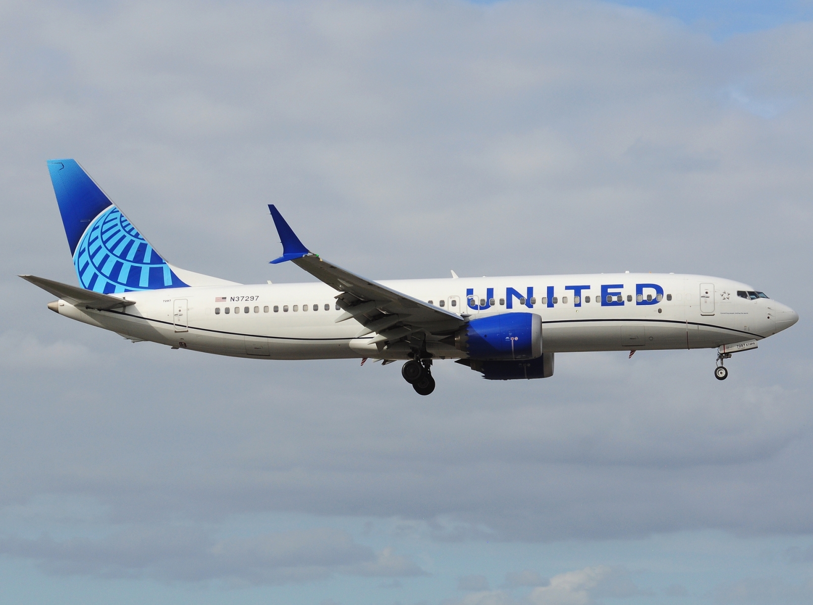N37297 - 737-8 MAX - United Airlines - MIA - 28-11-2025