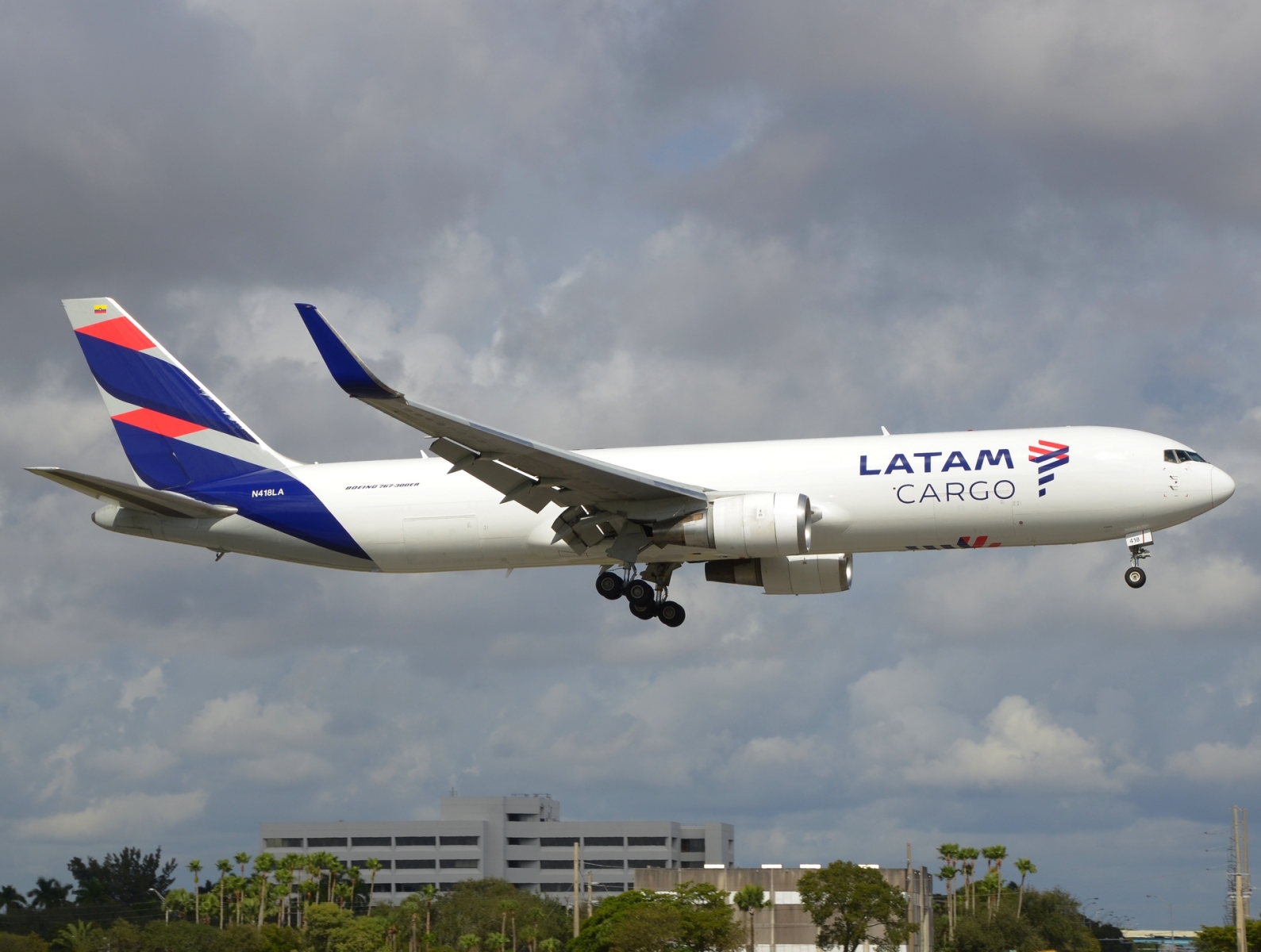 N418LA - 767-316F(ER)(WL) - LATAM Cargo Colombia - MIA - 26-11-2025