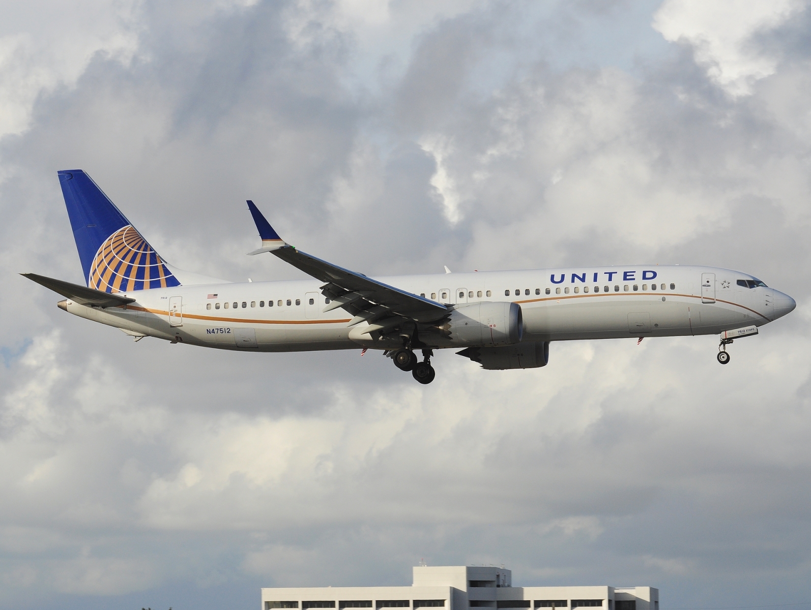 N47512 - 737-9 MAX - United Airlines - MIA - 26-11-2025