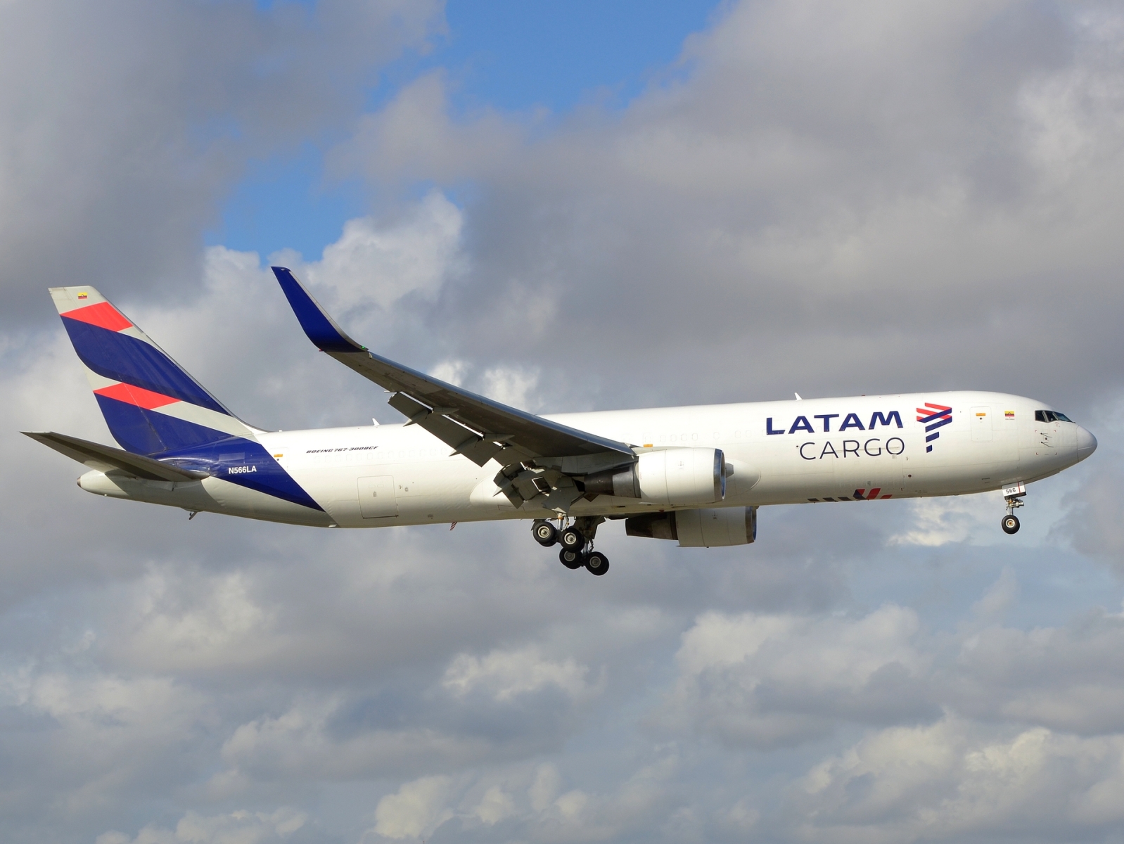 N566LA - 767-316(ER)(WL) - LATAM Cargo Chile - MIA - 26-11-2025