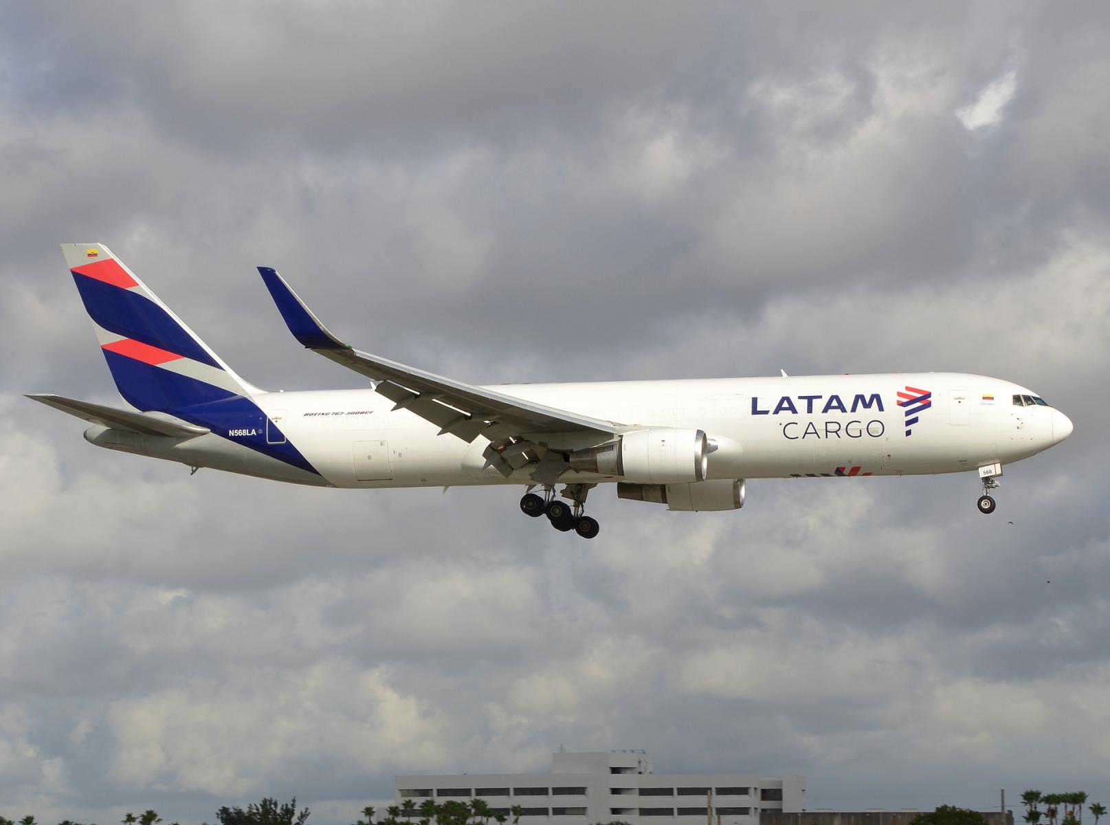 N568LA - 767-316(ER)(WL) - LATAM Cargo Chile - MIA - 26-11-2025