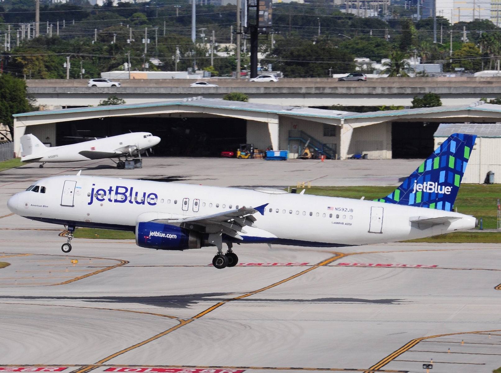 N592JB - A320-232 - JetBlue Airways - FLL - 27-11-2025