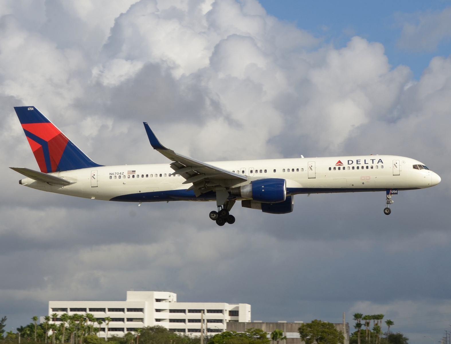 N6704Z - 757-232(WL) - Delta Air Lines - MIA - 26-11-2025