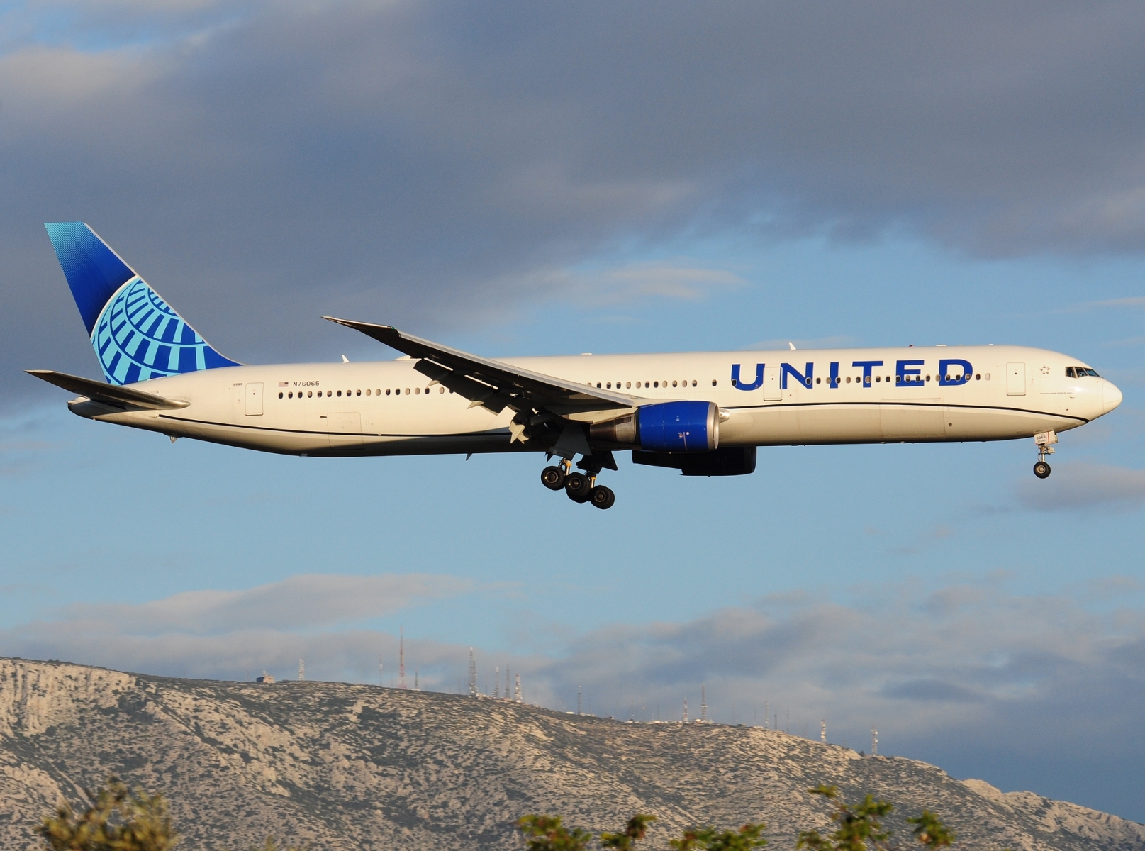 N76065 - 767-424(ER) - United Airlines - ATH - 03-04-2025