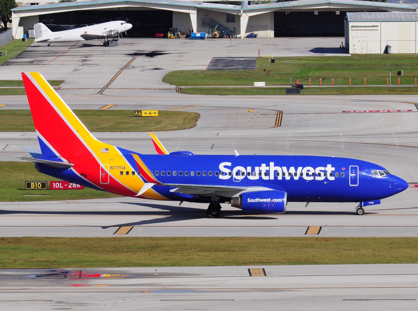 N7751A - 737-7BD(WL) - Southwest Airlines - FLL - 27-11-2025b