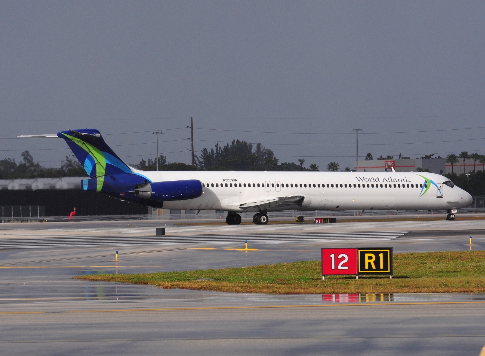 N805WA - MD-83 - World Atlantic Airlines - MIA - 30-11-2025