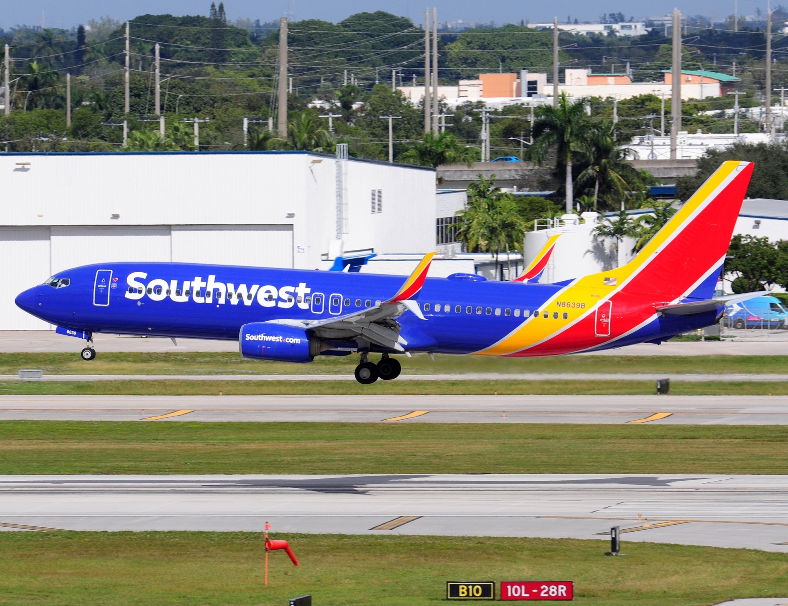 N8639B - 737-8H4(WL) - Southwest Airlines - FLL - 27-11-2025