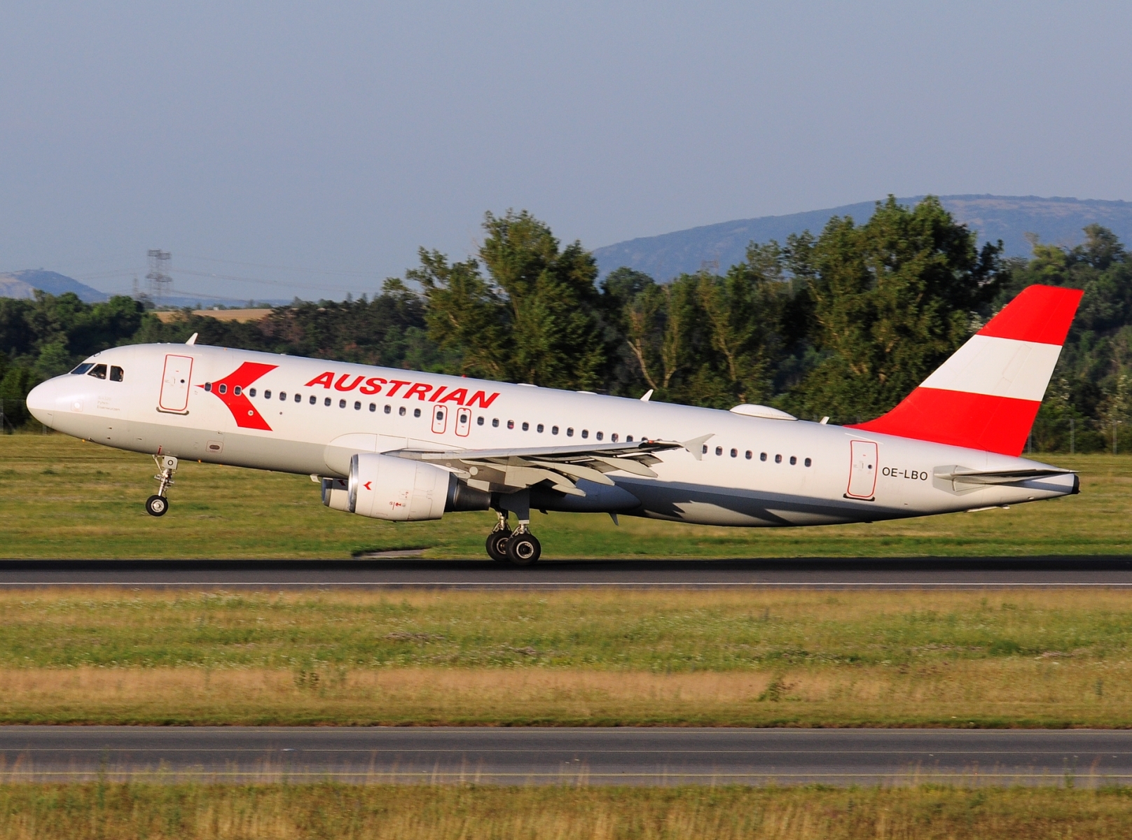 OE-LBO - A320-214 - Austrian Airlines - VIE - 24-06-2025