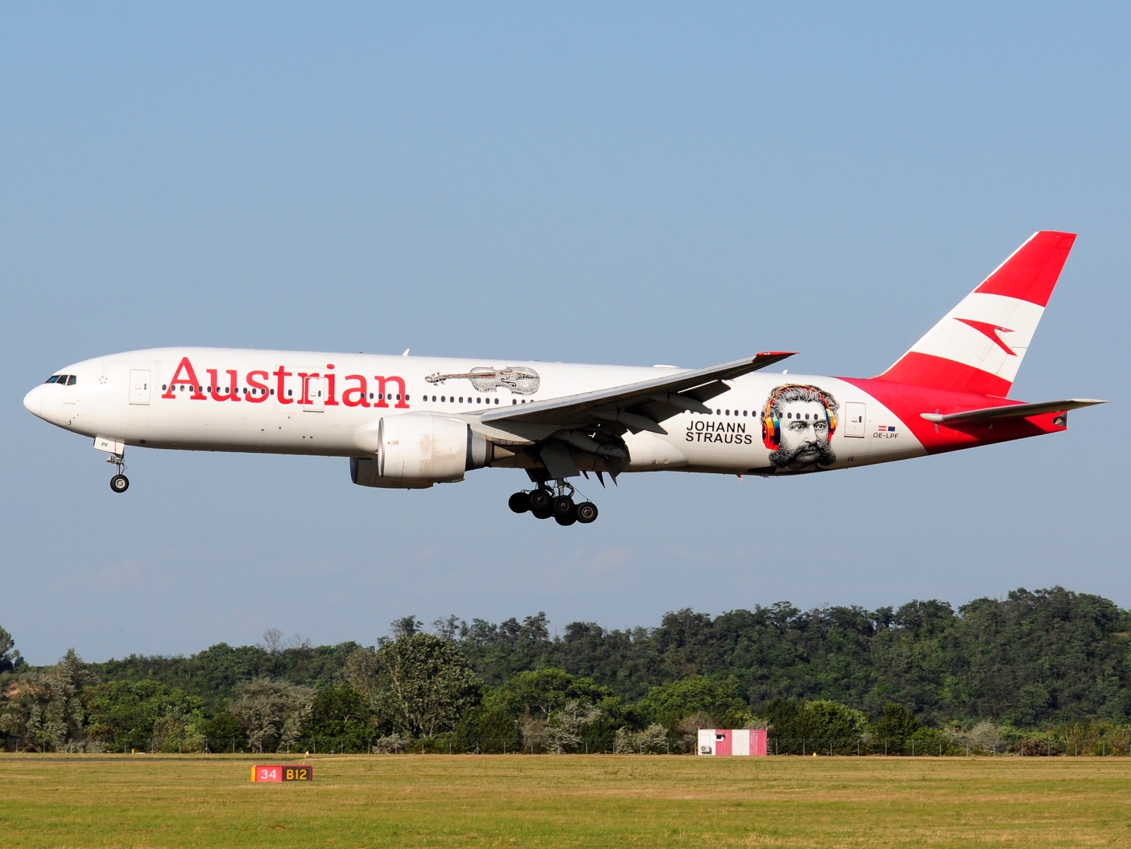 OE-LPF - 777-2Q8(ER) - Austrian Airlines - VIE - 25-06-2025