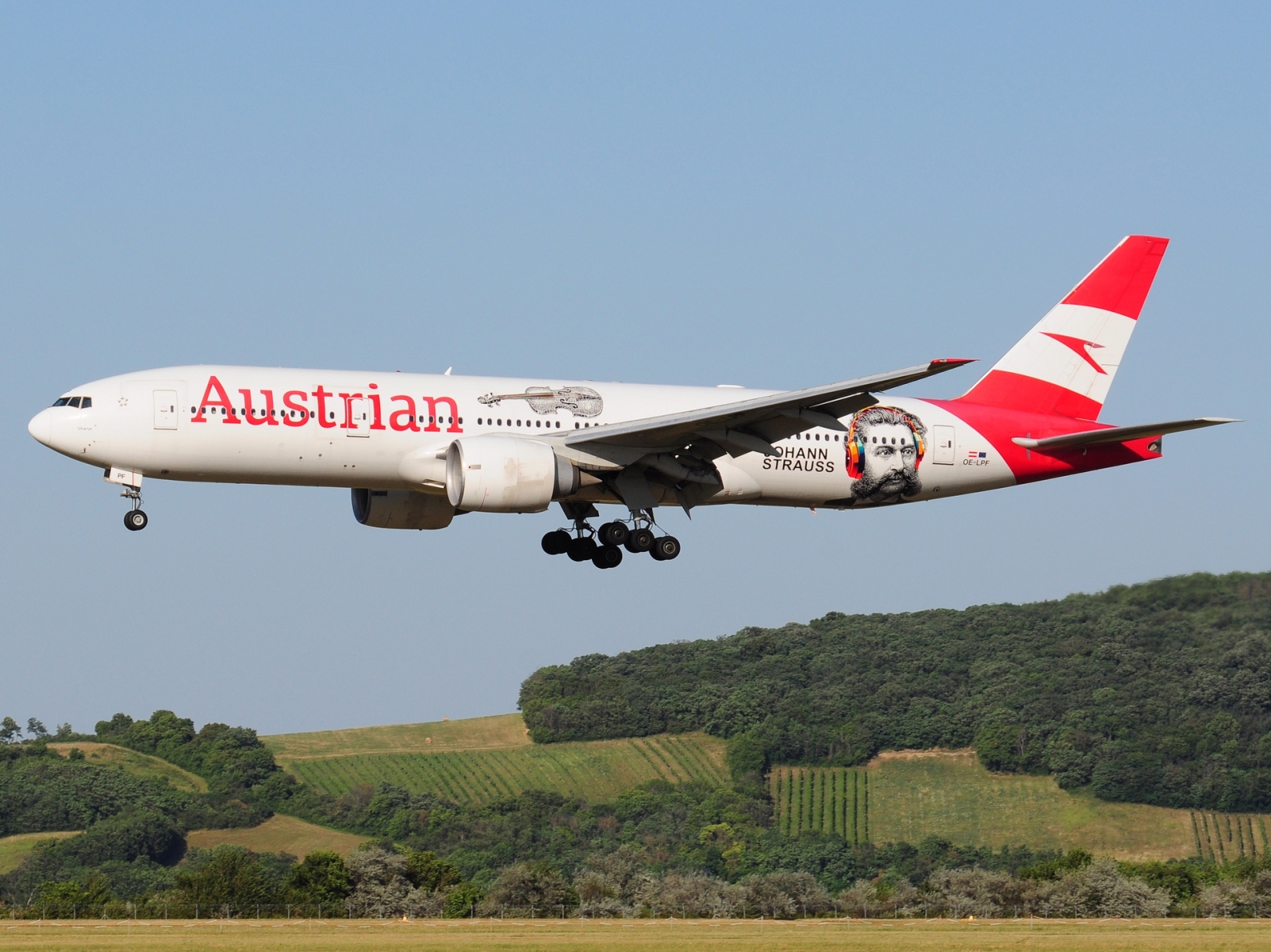 OE-LPF - 777-2Q8(ER) - Austrian Airlines - VIE - 25-06-2025b