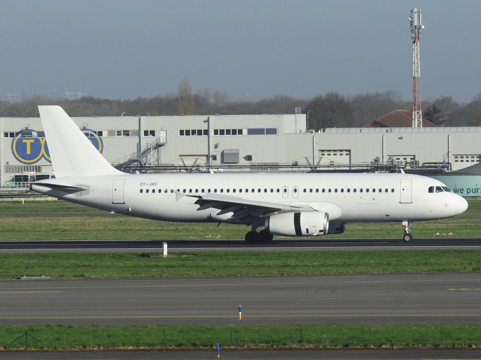 OY-JRS - A320-232 - Danish Air Transport (DAT) - BRU - 01-04-2025