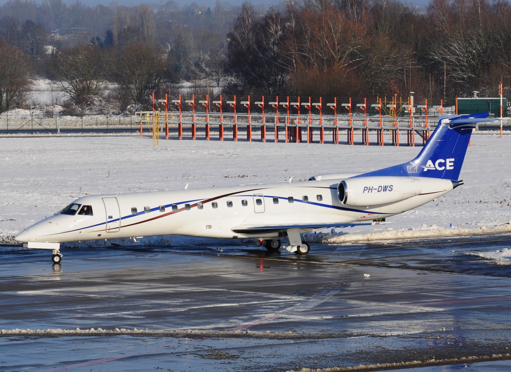 PH-DWS - ERJ-135LR - ACE _ Air Charters Europe - LGG - 10-01-2025