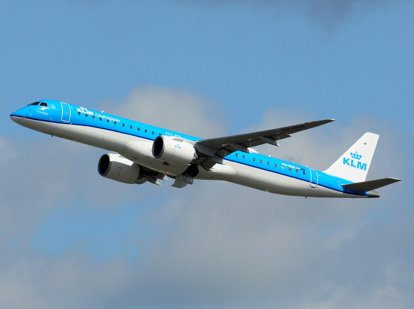 PH-NXK - ERJ-195-E2 (ERJ-190-400 STD) - KLM Cityhopper - BRU - 24-08-2025