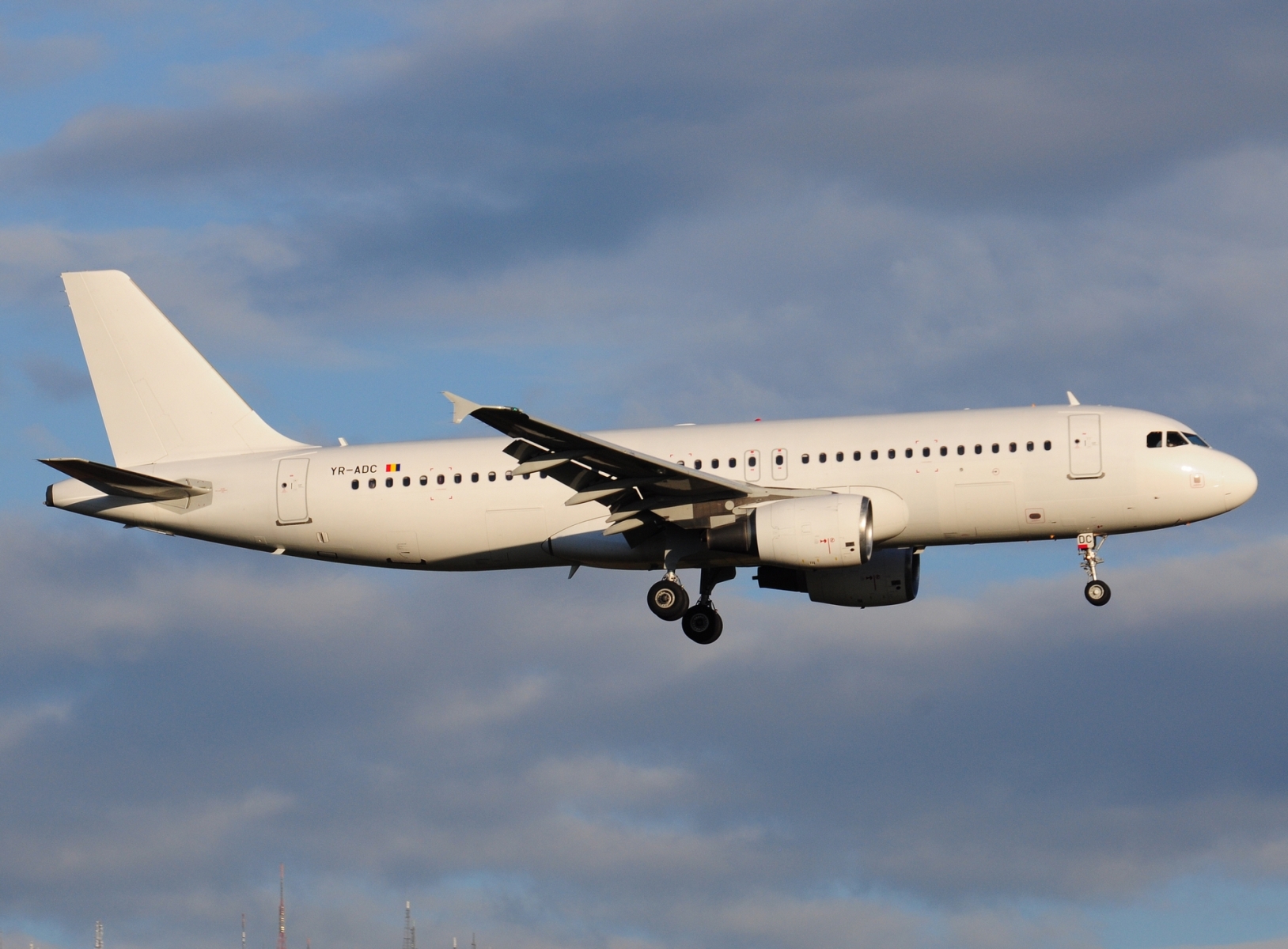 YR-ADC - A320-214 - Flyyo - ATH - 03-04-2025