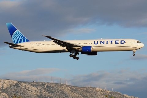 N76065 - 767-424(ER) - United Airlines - ATH - 03-04-2025