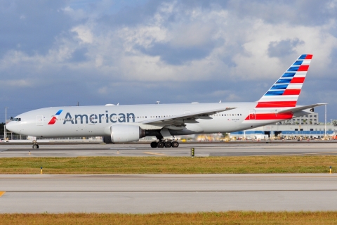 N762AN - 777-223(ER) - American Airlines - MIA - 27-11-2025