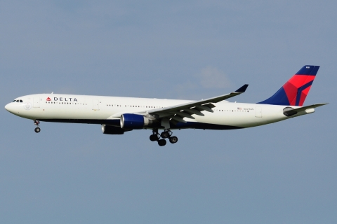 N821NW - A330-323 - Delta Air Lines - AMS - 25-08-2025