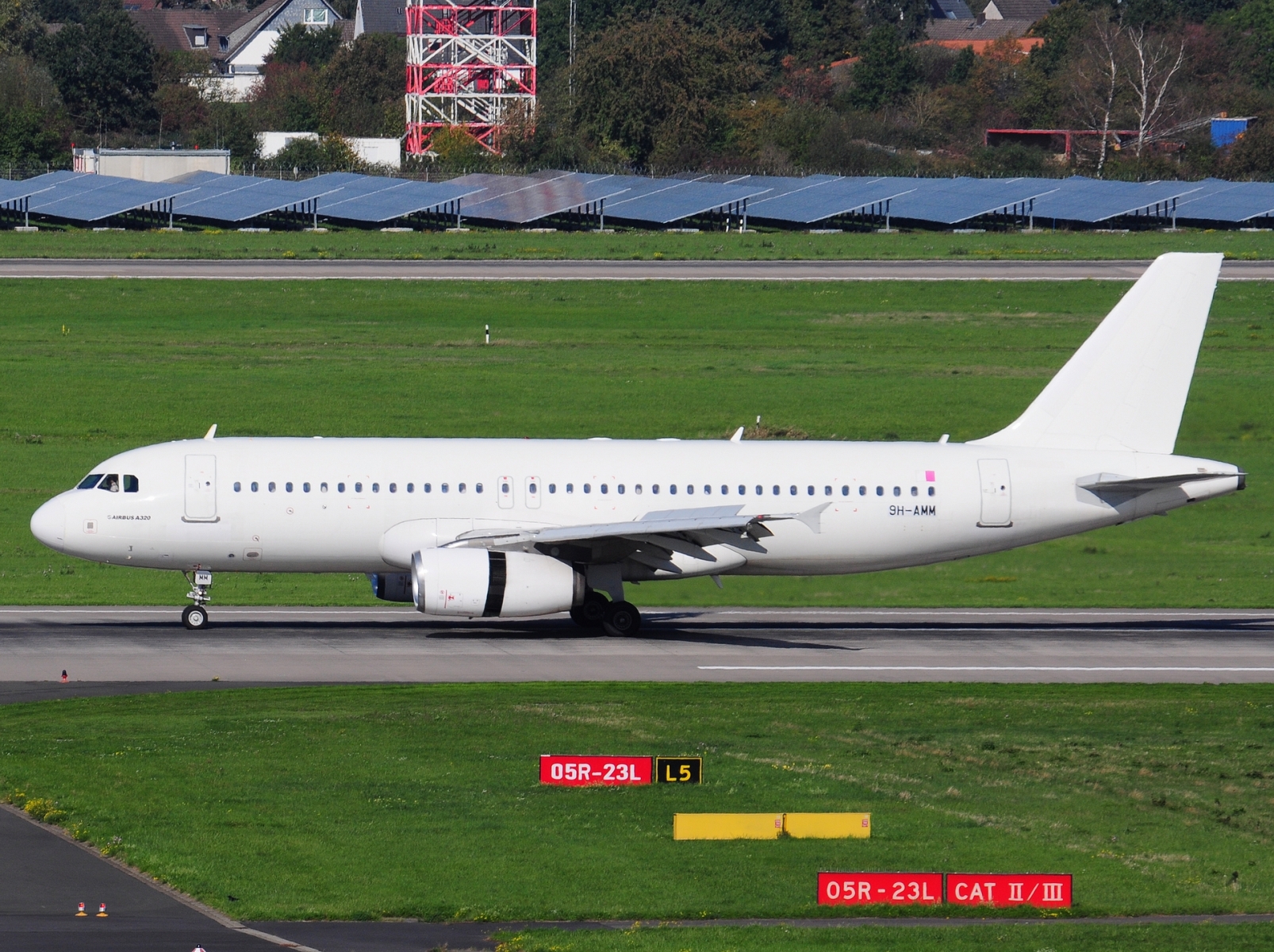 9H-AMM _ A320-232 _ Avion Express Malta _ DUS _ EDDL _ 04-10-2026