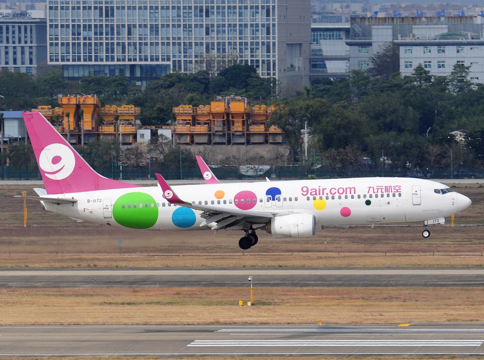B-1172 _ 737-800(WL) _ 9 Air _ CAN _ ZGGG _ 08-02-2026