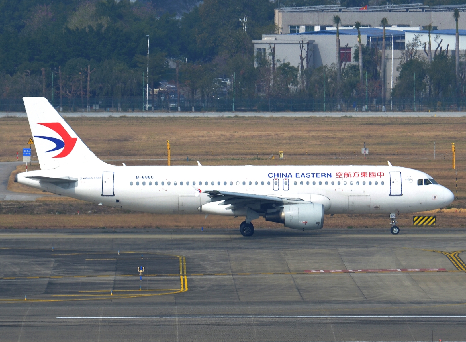 B-6880 _ A320-214 _ China Eastern Airlines _ CAN _ ZGGG _ 07-02-2026