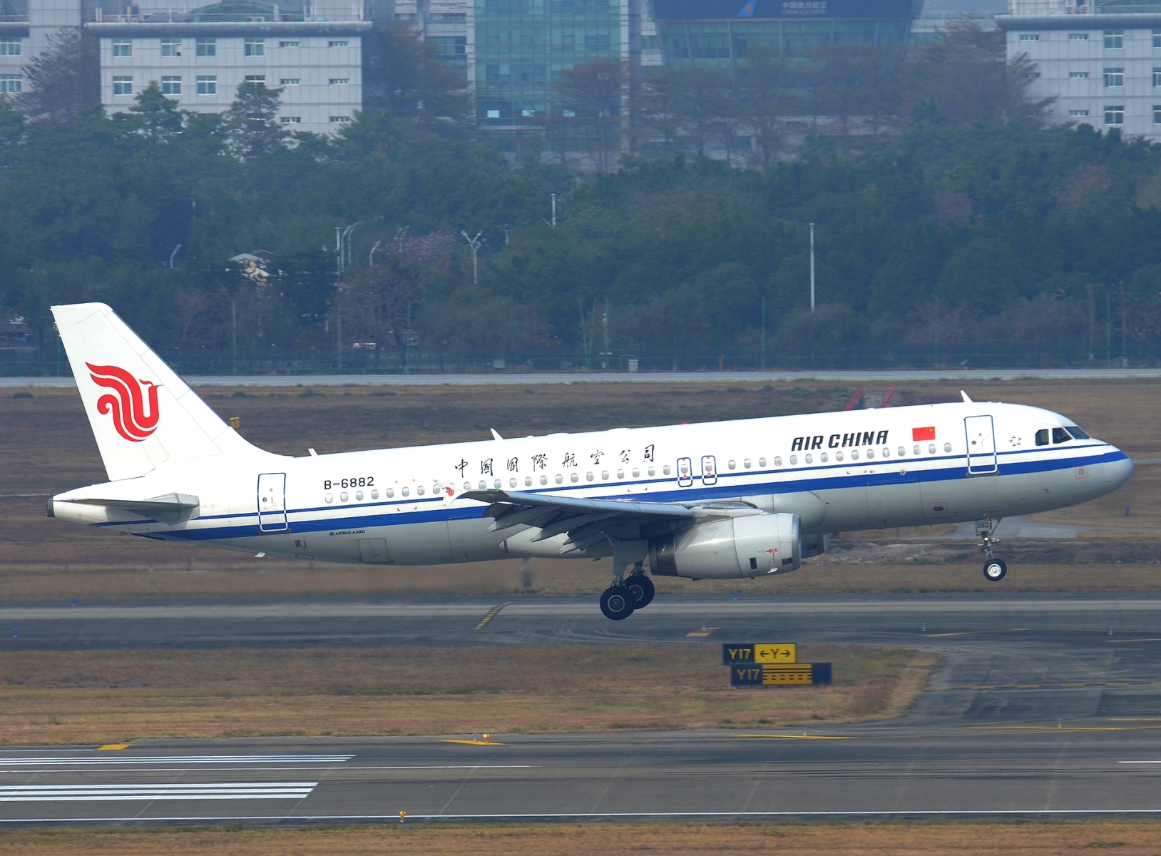B-6882 _ A320-232 _ Air China _ CAN _ ZGGG _ 07-02-2026