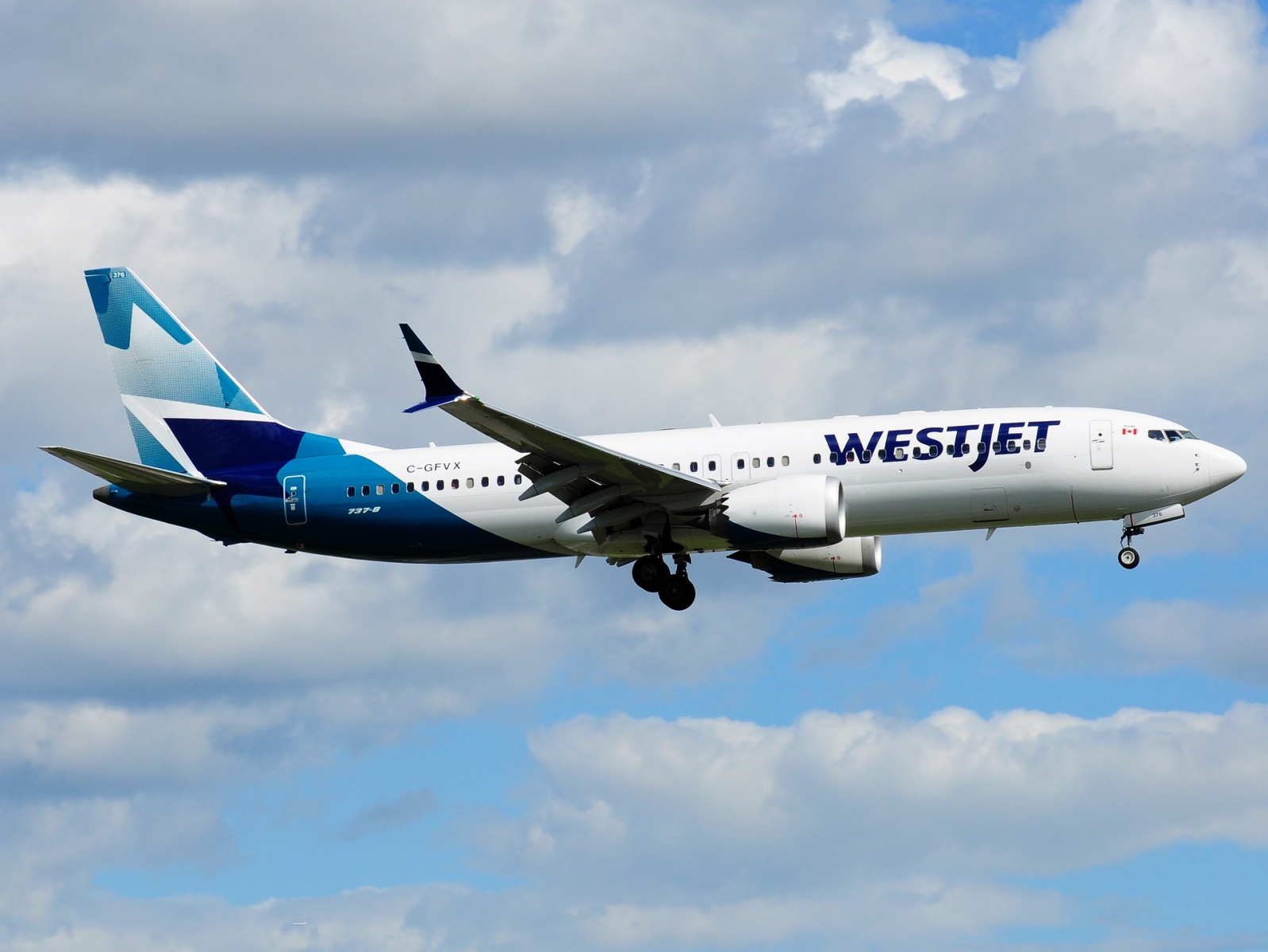C-GFVX _ 737-8 MAX _ WestJet _ YUL _ CYUL _ 24-06-2026