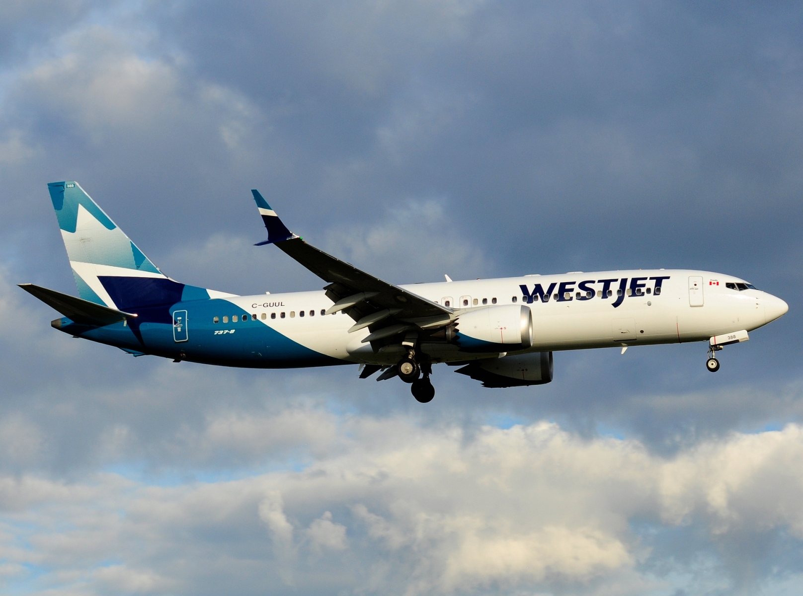 C-GUUL _ 737-8 MAX _ WestJet _ YUL _ CYUL _ 24-06-2026