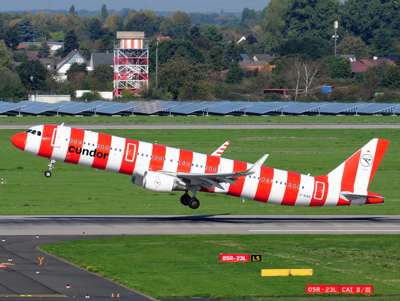 D-AIAA _ A321-211(WL) _ Condor _ DUS _ EDDL _ 04-10-2026
