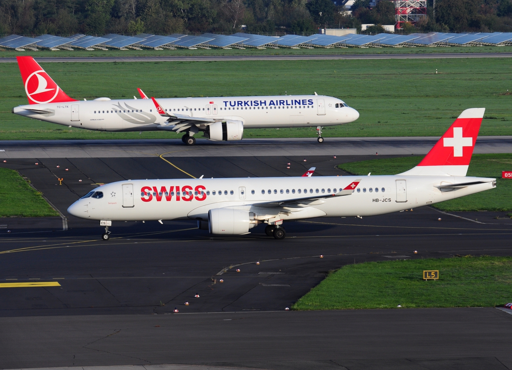 HB-JCS _ A220-300 _ Swiss _ DUS _ EDDL _ 04-10-2026