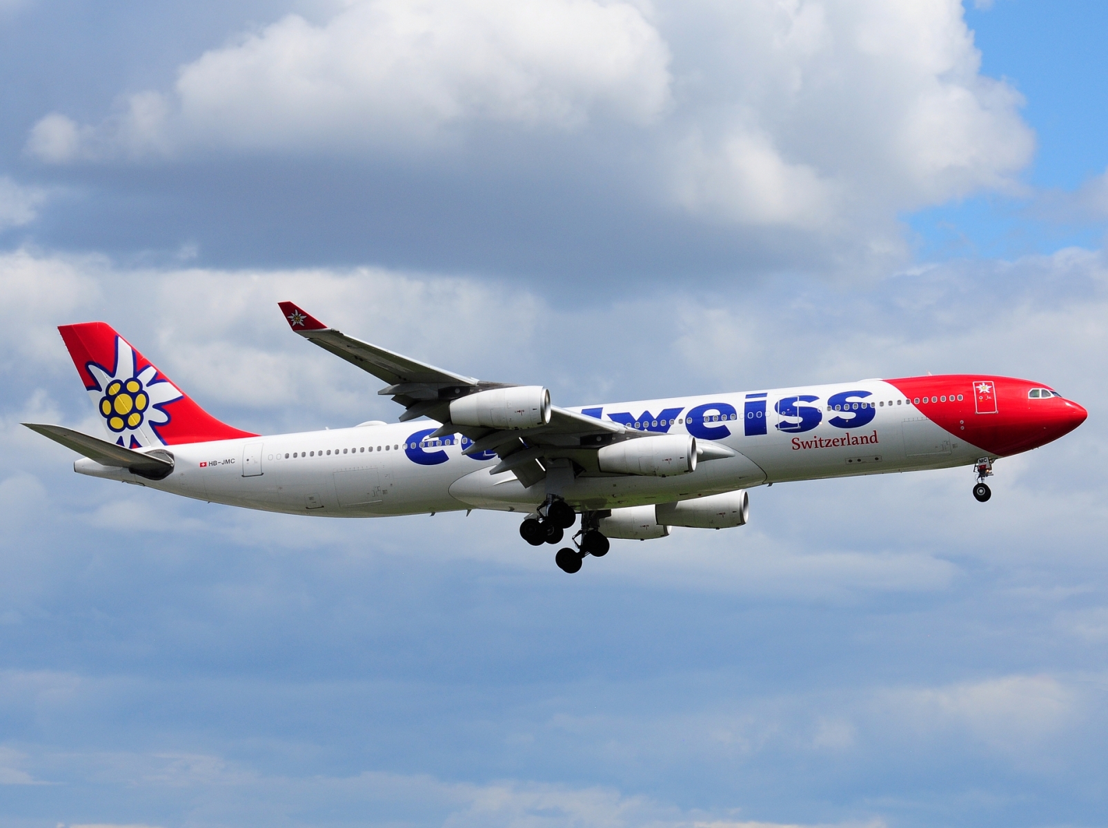 HB-JMC _ A340-313 _ Edelweiss Air _ YUL _ CYUL _ 24-06-2026
