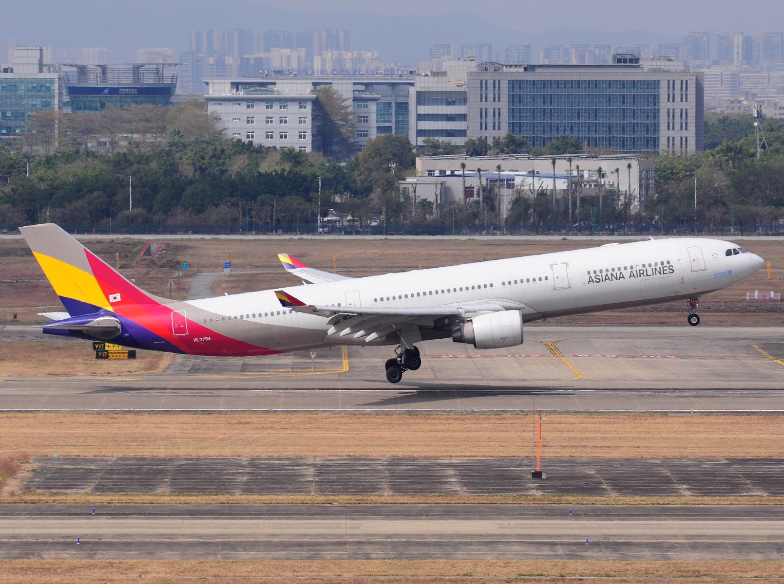 HL7794 _ A330-323 _ Asiana Airlines _ CAN _ ZGGG _ 09-02-2026