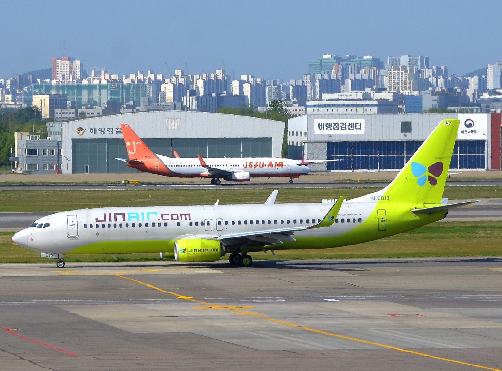 HL8013 _ 737-8SH(WL) _ Jin Air _ GMP _ RKSS _ 01-05-2026
