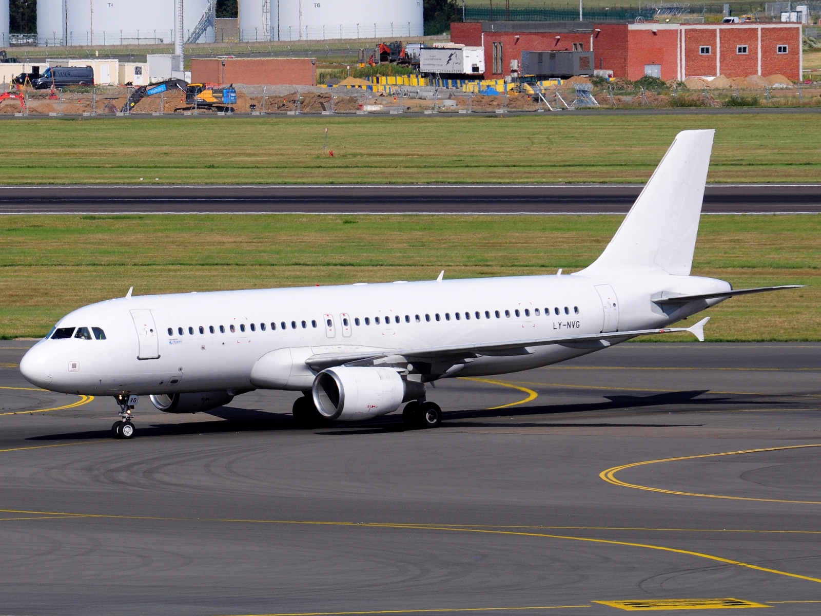 LY-NVG _ A320-214 _ Avion Express _ BRU _ EBBR _ 08-07-2026