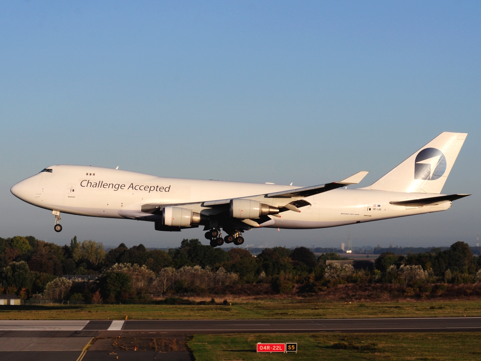 OE-LRI _ 747-409F _ Challenge Airlines _ LGG _ EBLG _ 12-10-2026