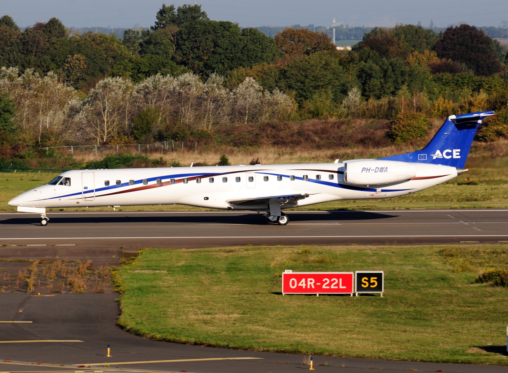 PH-DWA _ ERJ-145LI _ ACE - Air Charters Europe _ LGG _ EBLG _ 12-10-2026