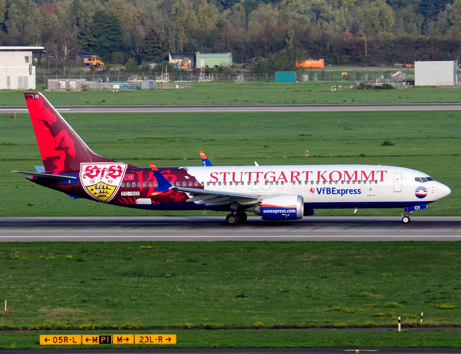 TC-SOI _ 737-8 MAX _ SunExpress _ DUS _ EDDL _ 04-10-2026