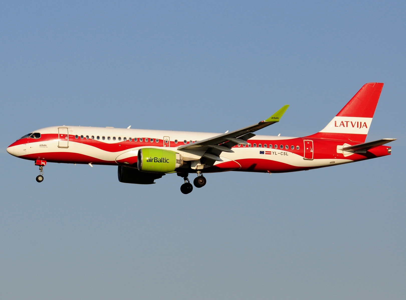 YL-CSL _ A220-300 _ Air Baltic _ BRU _ EBBR _ 12-07-2026