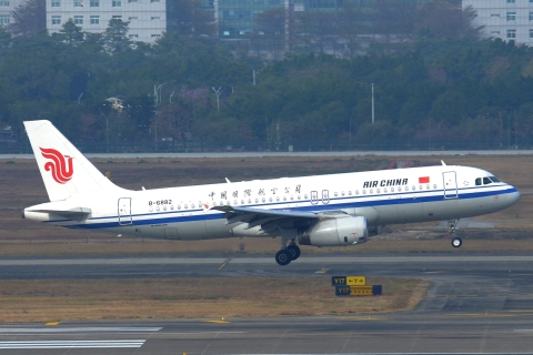B-6882 _ A320-232 _ Air China _ CAN _ ZGGG _ 07-02-2026
